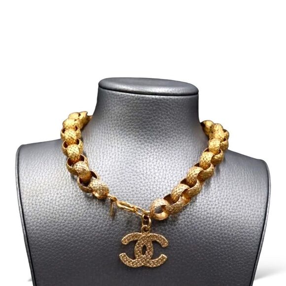 Vintage CHANEL Gold-Tone Woven Rope Chain-Link Necklace & Large "CC" Pendant - Picture 1 of 12